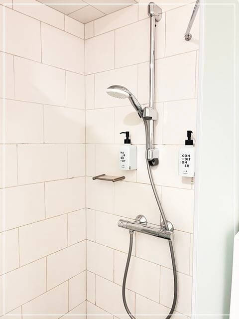 タンペレ駅前にあるスカンディックタンペレシティホテルのシャワー