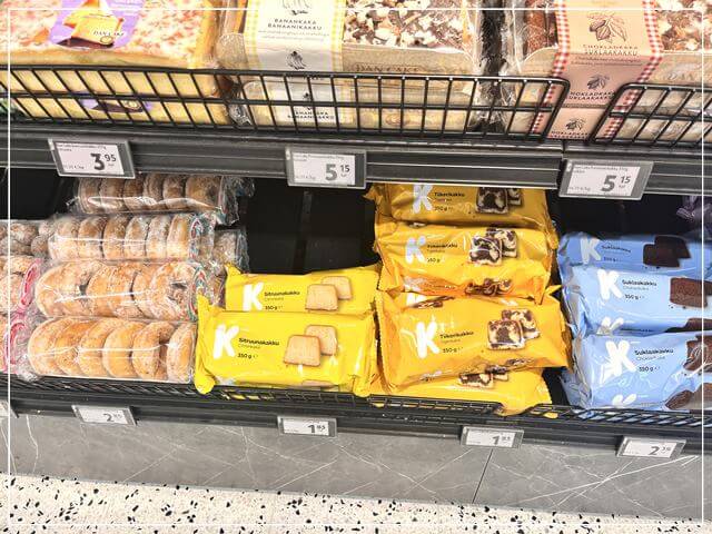フィンランドのスーパー「K-supermarket」で売られているドーナツやケーキ