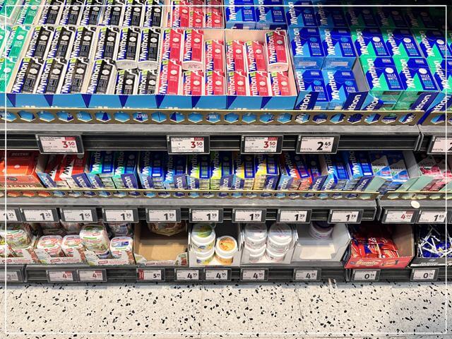 フィンランドのスーパー「K-supermarket」で売られているばらまき用土産におすすめのミントタブレット(€2.45~)や飴(€1.39~)