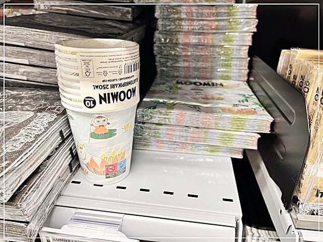 フィンランドの「K-supermarket」で売られていたムーミンの紙コップとペーパーナプキン
