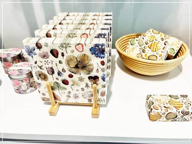 ヘルシンキ自然史博物館のミュージアムショップのペーパーナプキンなど