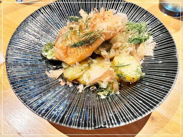 ヘルシンキのカンピショッピングセンターにある魚料理のお店「Fisken pa Disken」で食べたサーモンスープ
